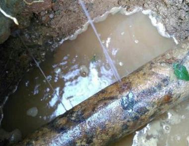 五华楼顶渗水维修公司分享下地暖漏水的原因及检测方法。